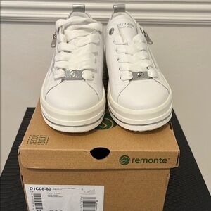 NWT Remonte Classic White Lace-Up Sneakers Size 7